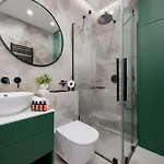 Luxury In With 2 Bedrooms And Parking By Renters Prestige Lejlighed Warszawa