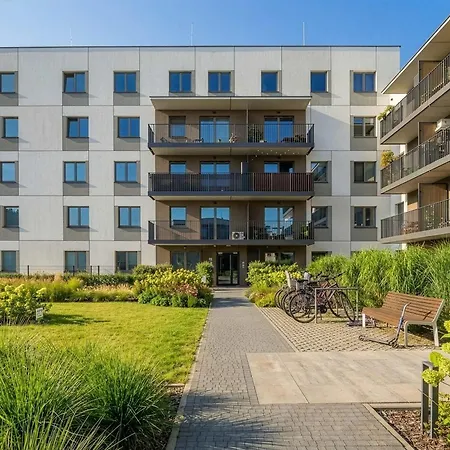 Luxury In With 2 Bedrooms And Parking By Renters Prestige Lejlighed
