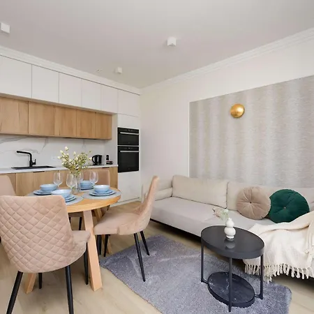 Luxury In With 2 Bedrooms And Parking By Renters Prestige