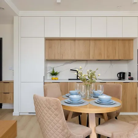 Apartment Luxury In With 2 Bedrooms And Parking By Renters Prestige Warschau