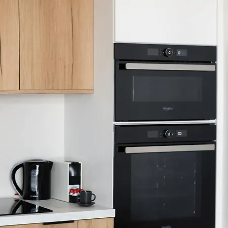 Luxury In With 2 Bedrooms And Parking By Renters Prestige Warschau