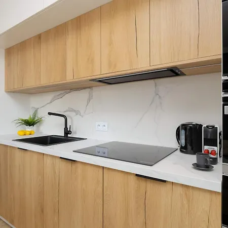 Luxury In With 2 Bedrooms And Parking By Renters Prestige