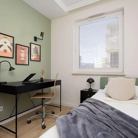 Luxury In With 2 Bedrooms And Parking By Renters Prestige Appartement Varsovie